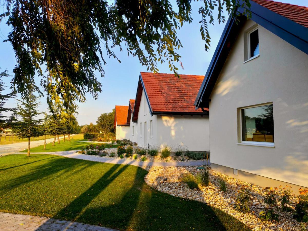 Ugo Apartman Halaszi Bagian luar foto