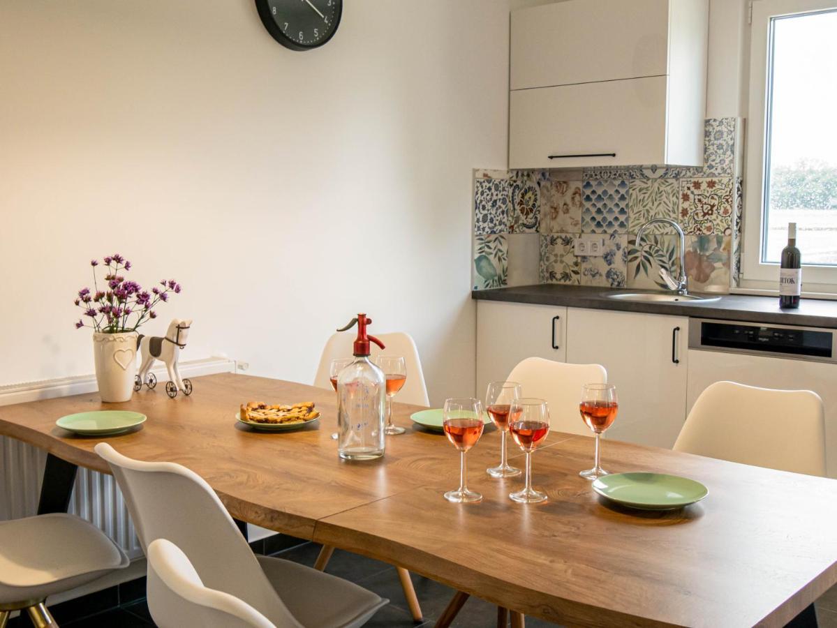Ugo Apartman Halaszi Bagian luar foto