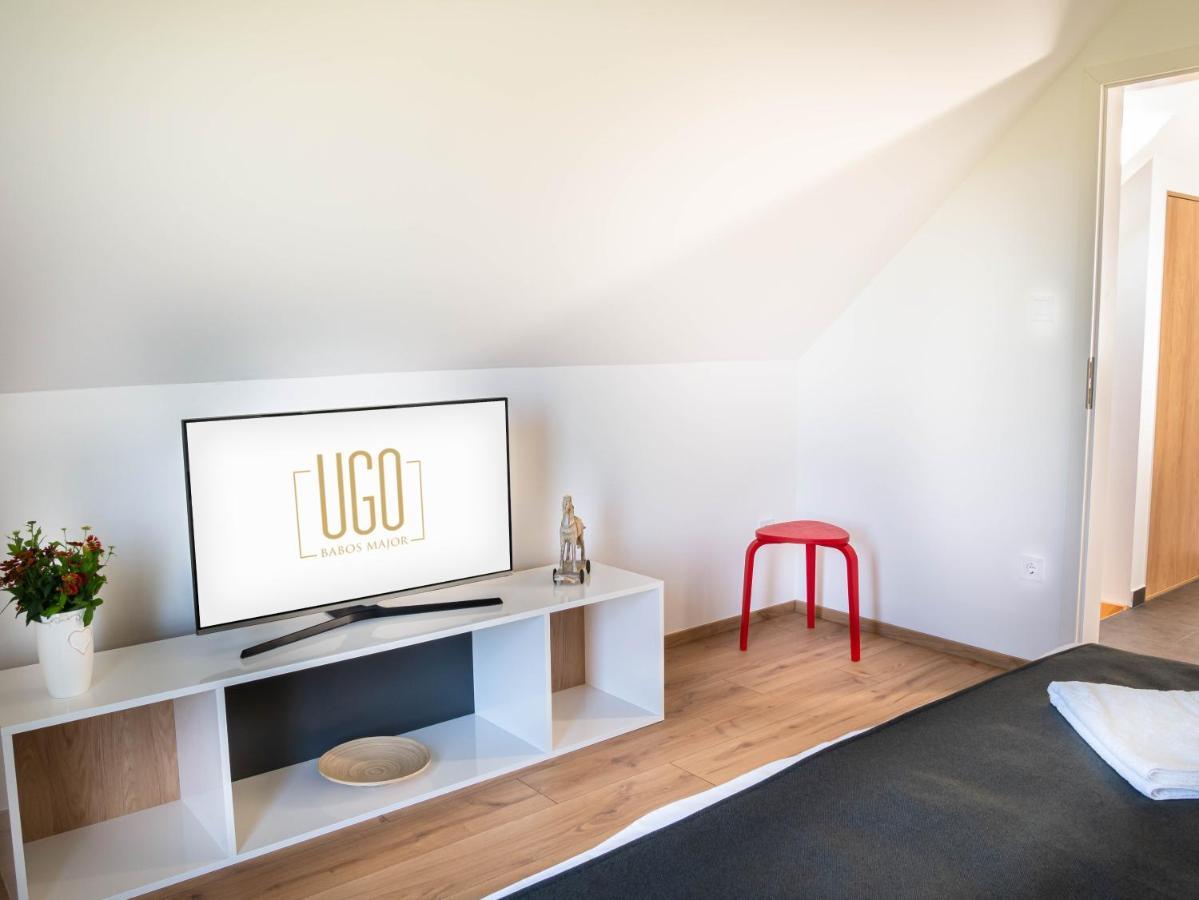 Ugo Apartman Halaszi Bagian luar foto