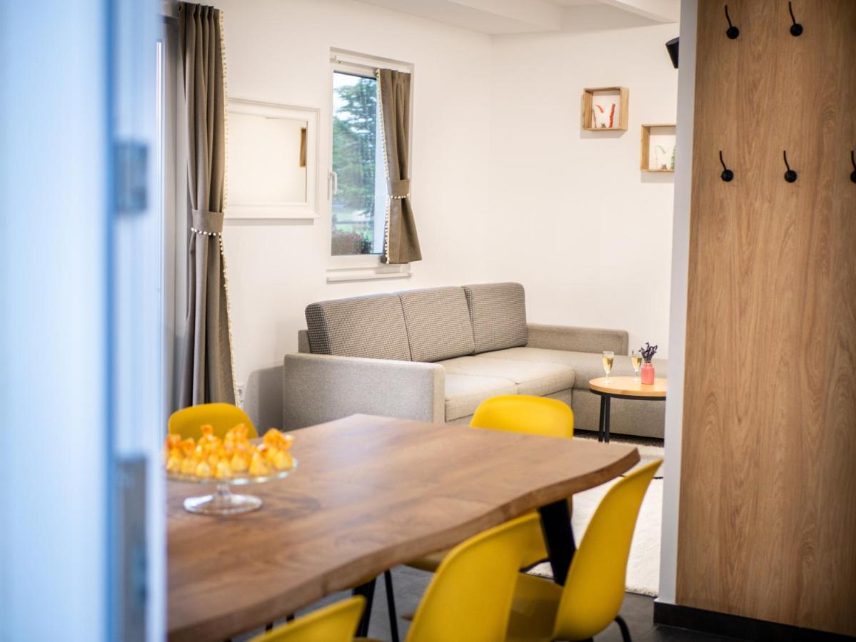 Ugo Apartman Halaszi Bagian luar foto