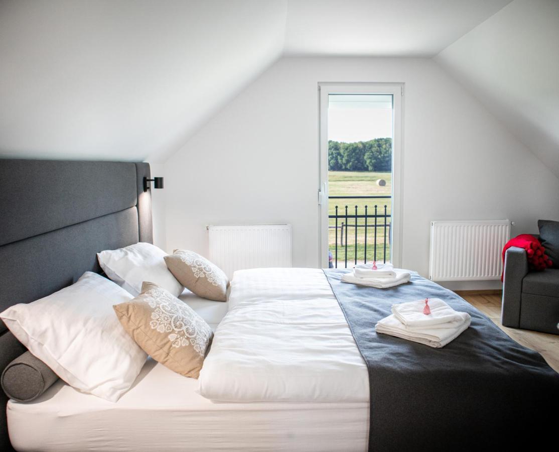 Ugo Apartman Halaszi Bagian luar foto