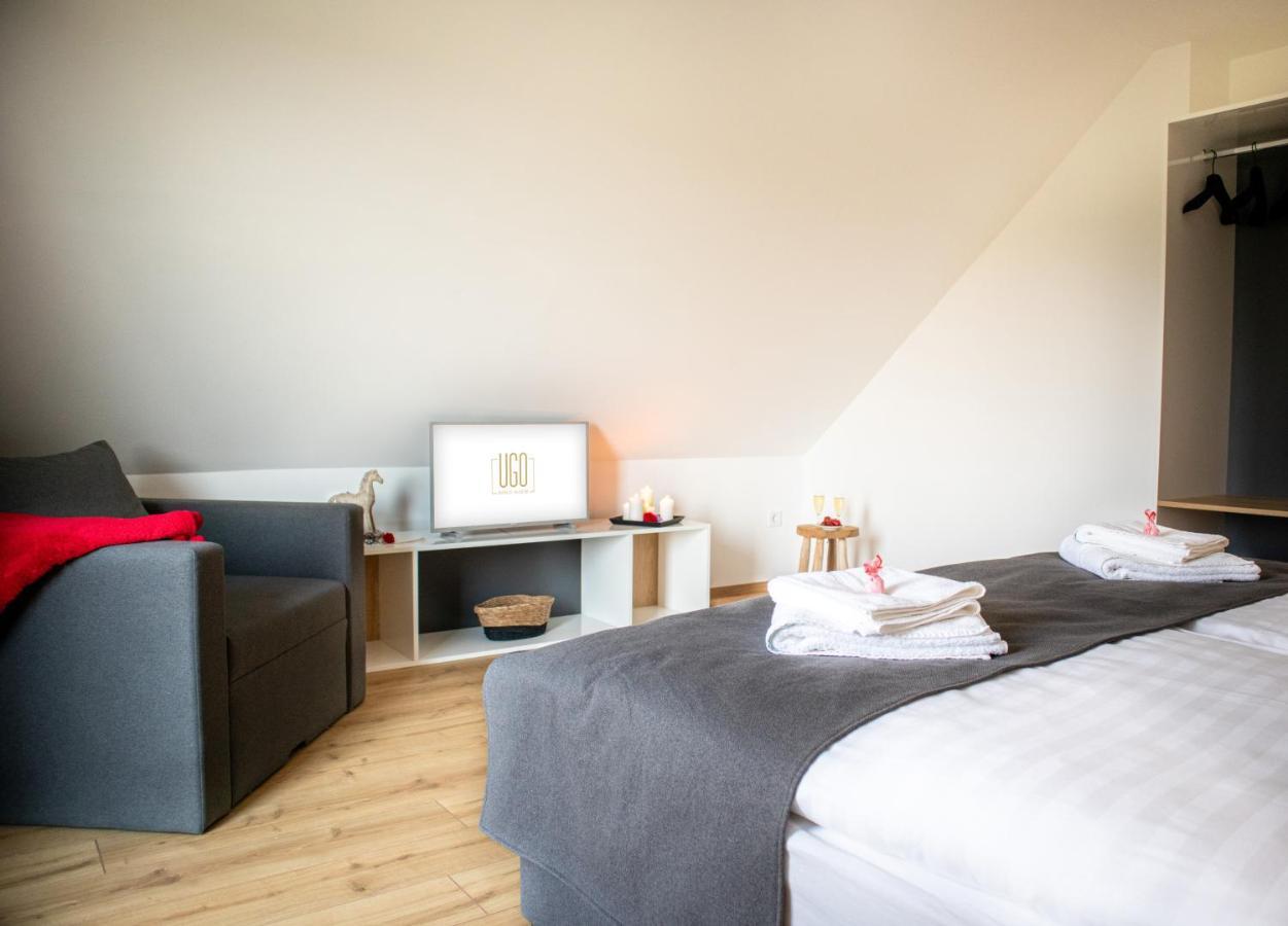 Ugo Apartman Halaszi Bagian luar foto