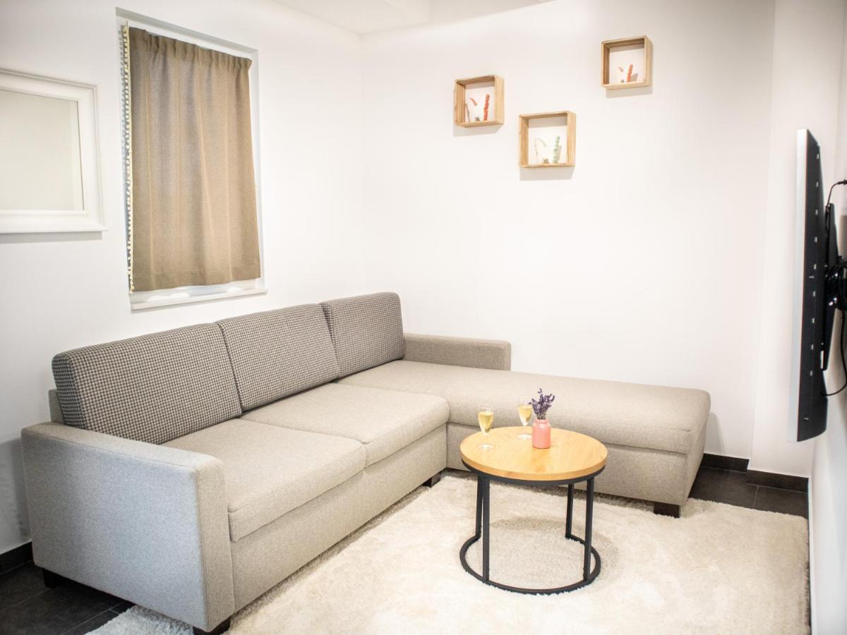 Ugo Apartman Halaszi Bagian luar foto