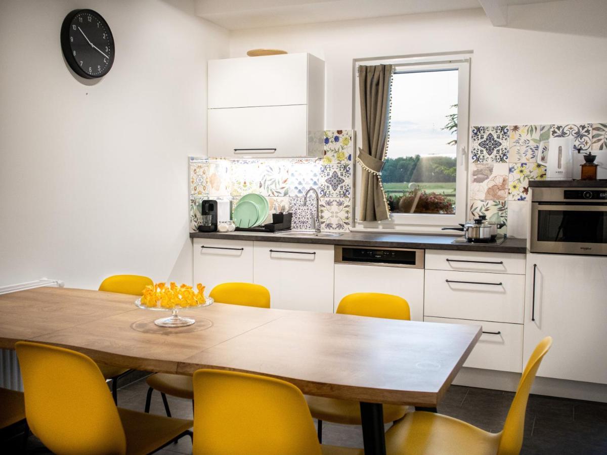 Ugo Apartman Halaszi Bagian luar foto